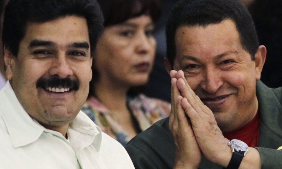 Nicolas Maduro (kairėje) ir Hugo Chavezas