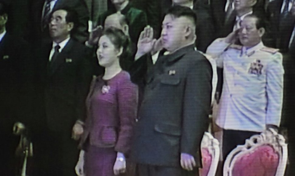 Kim Jong-unas su žmona
