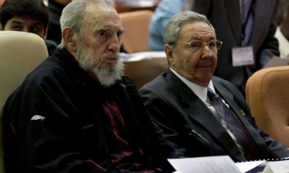 Broliai Castro, Fidelis (kairėje) ir Raulis