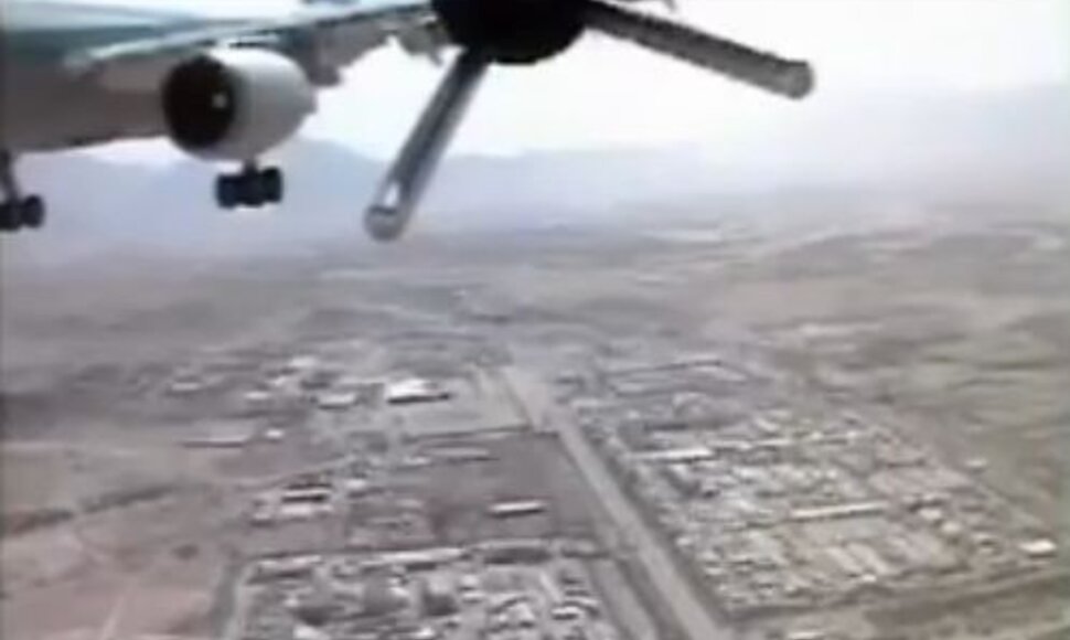 Bepilotis lėktuvas vos nesusidūrė su laineriu.