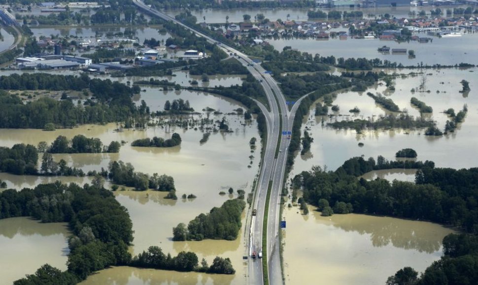 Potvynis Vokietijoje gyventojams kelia siaubą.