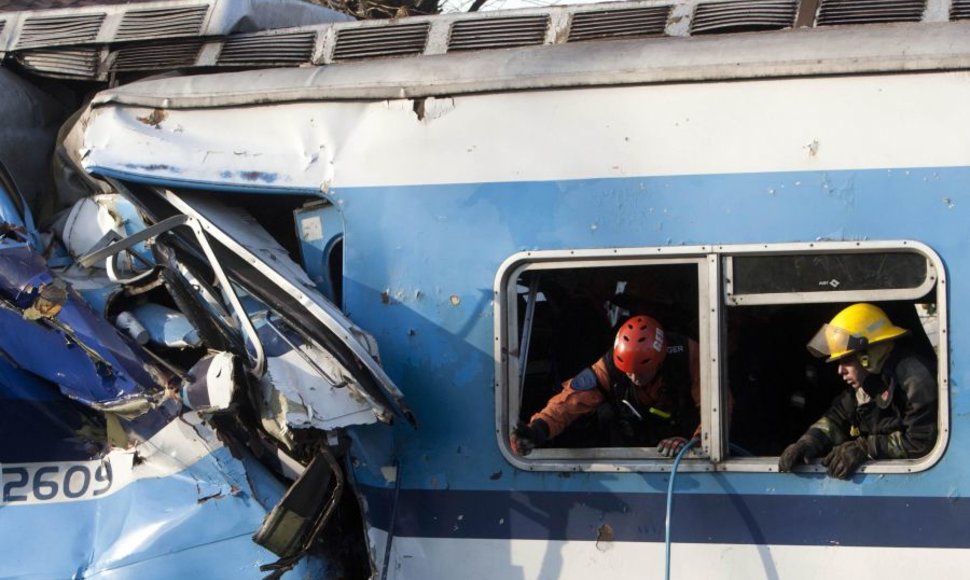 Buenos Airių prieigose įvyko skaudi traukinių avarija.
