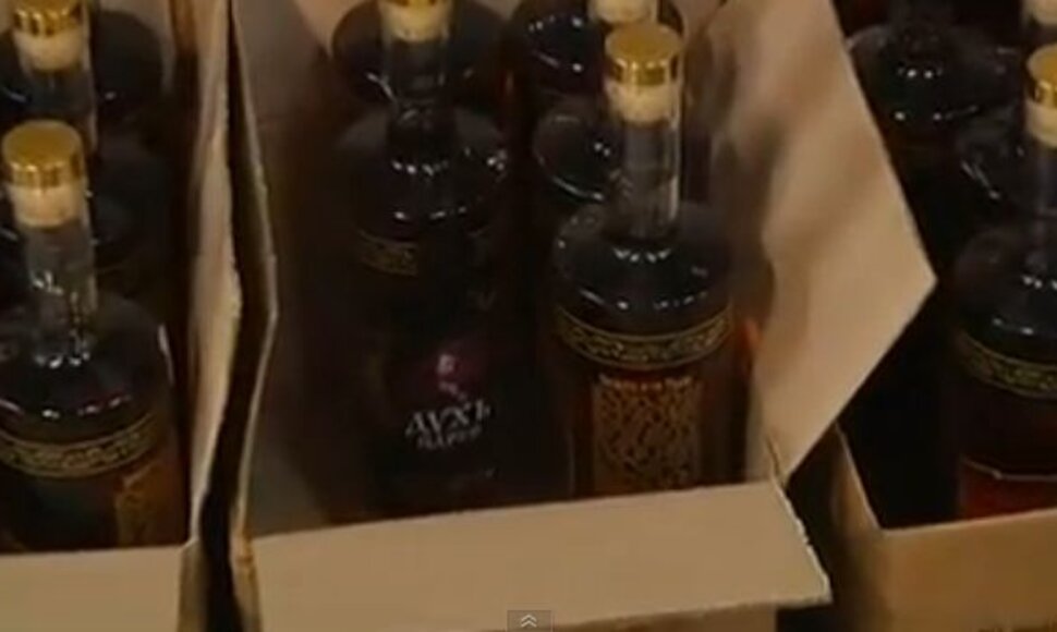 Ypatingos degtinės butelis kainuoja per 200 dolerių.
