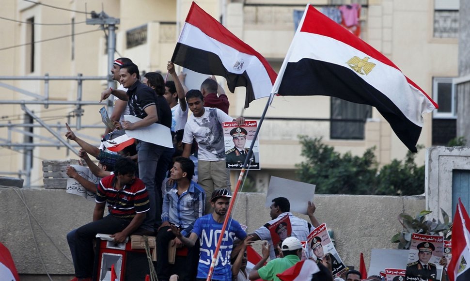Protestai Egipte vis nesiliauja.