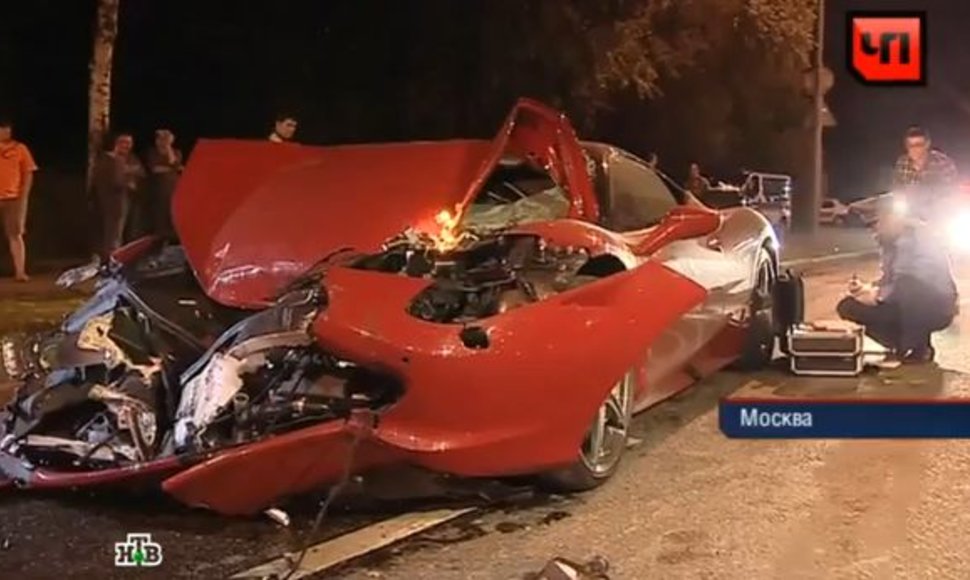 „Ferrari“ vairuotojas lėkė dideliu greičiu, jis mirtinai parbloškė pensininką, ėjusi neleistinoje vietoje.