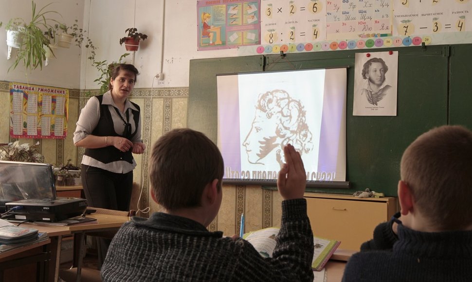 Rusijos mokytojoms ketinama įvesti aprangos kodą.