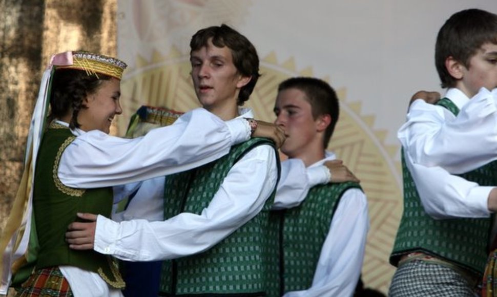 Savaitgalį Vilniuje, Gedimino prospekte, vyko pirmoji Tautų mugė. Joje buvo pristatomas Lietuvoje gyvenančių tautų kultūrinis paveldas.