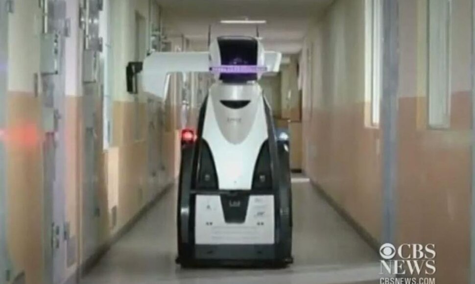 Pietų Korėjos miesto Pohango kalėjime i&scaron;bandomi robotai-sargybiniai.