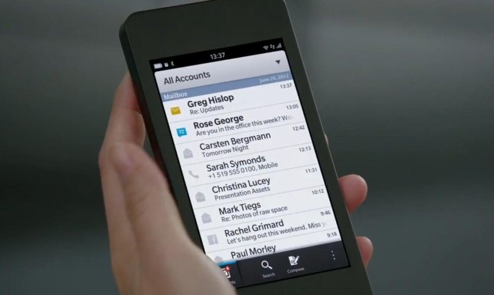 Programuotojams skirtas RIM išmanusis telefonas „Dev Alpha“ su operacine sistema „BlackBerry 10“. 