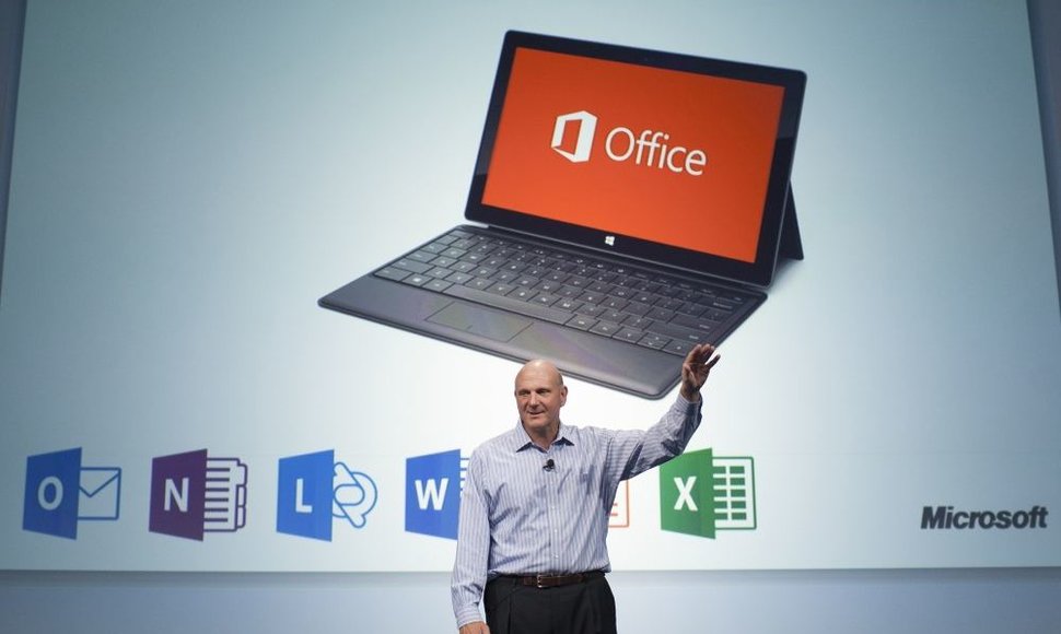 „Microsoft“ generalinis direktorius Steve‘as Ballmeris pristato biuro programų paketą „Office 2013“