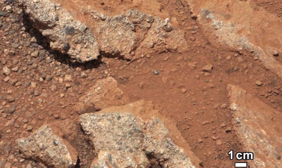 Naujose iš Marso atkeliavusiose nuotraukose – užuominos apie tai, kad planetos paviršiuje galėjo tekėti vanduo. 