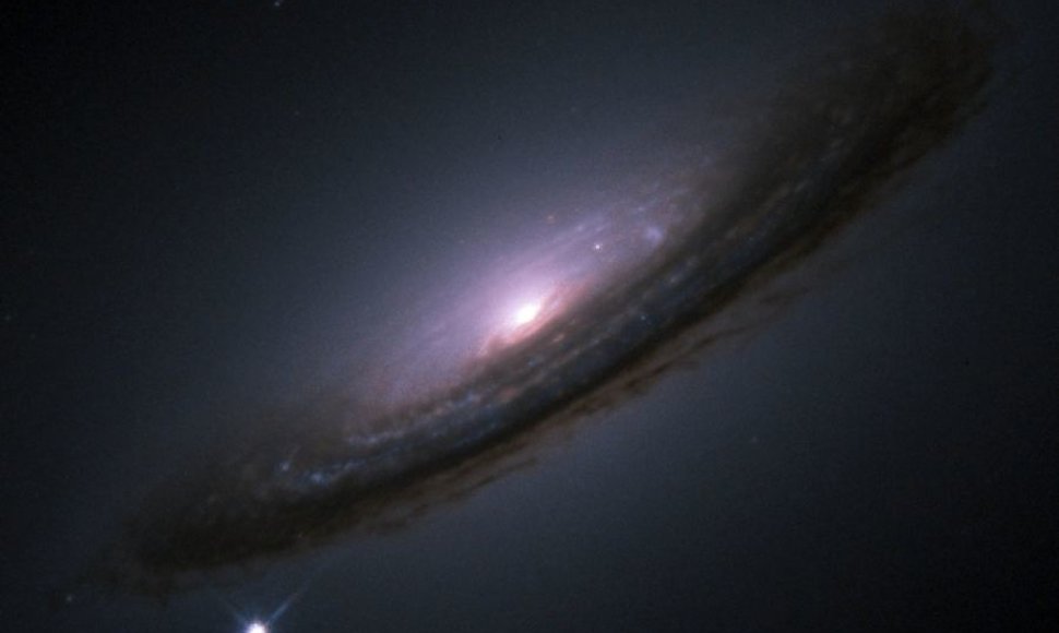 Supernova „SN 1994D“ greta galaktikos „NGC 4526“. 