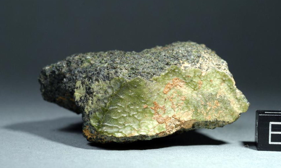 Šis žalsvas meteoritas, atrastas pernai Maroke, gali būti iš Merkurijaus