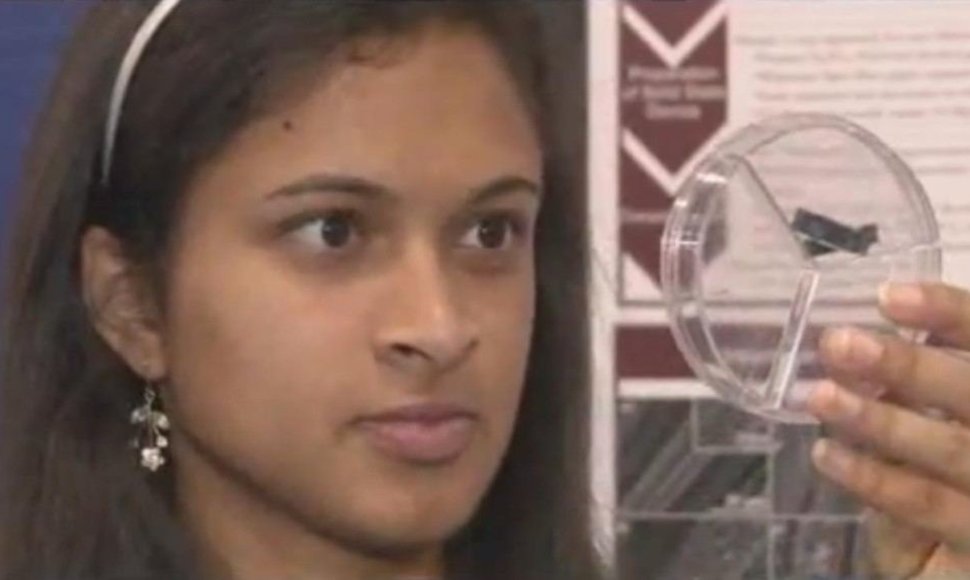 Kalifornijoje gyvenanti 18-metė Eesha Khare išrado ypač spartų telefono baterijų įkroviklį