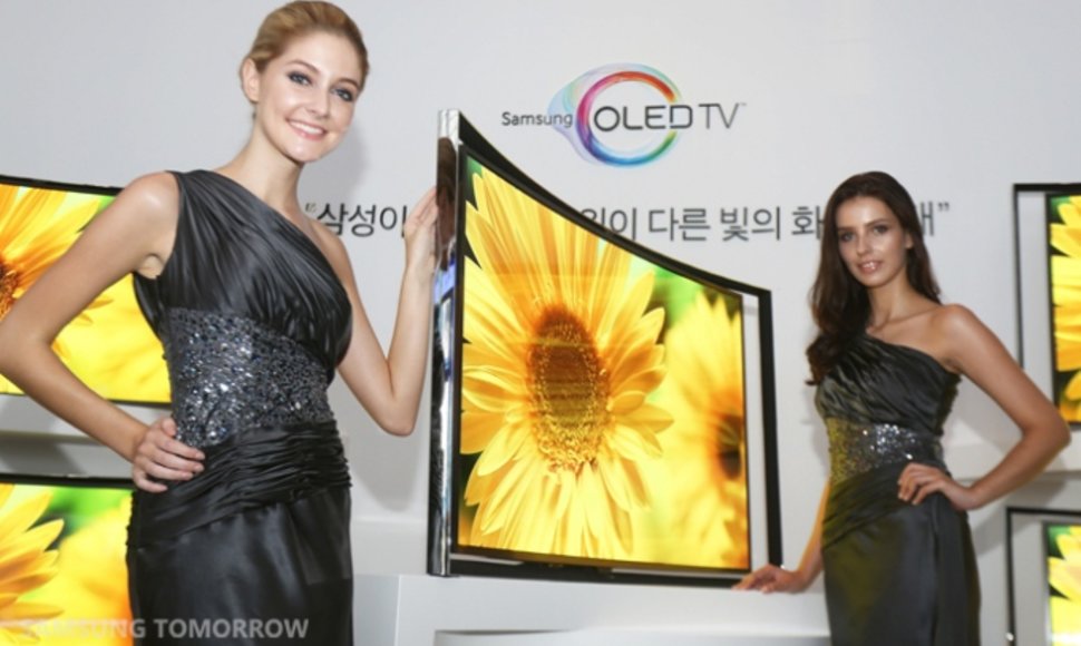 „Samsung“ pristatė lenktą OLED televizorių