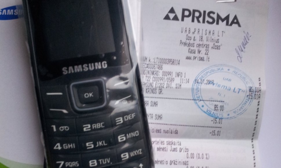 Skaitytoja parduotuvėje nusipirko „Samsung“ telefoną, galintį veikti su dviem SIM kortelėmis.