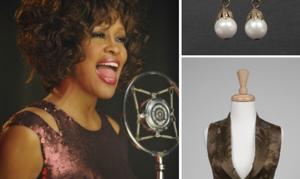 Šie Whitney Houston auskarai ir liemenė bus parduodami aukcione.