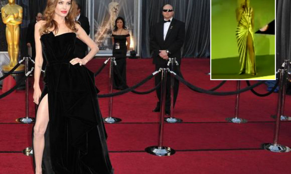 Garsųjį Angelinos Jolie skeltuką pastebėjo ir Rihanna (dešinėje), kuri nuogą koją demonstravo per koncertą.