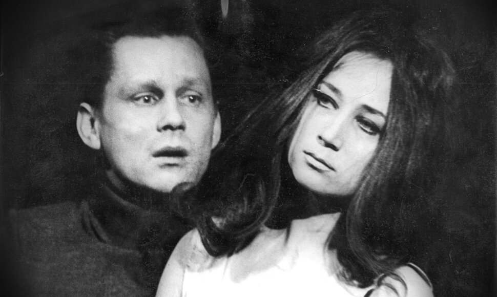 Aldona Janu&scaron;auskaitė, Arnas Rosenas. Algimantas Baltakis, &bdquo;Tiltas&ldquo;, rež. Henrikas Vancevičius, 1970.
