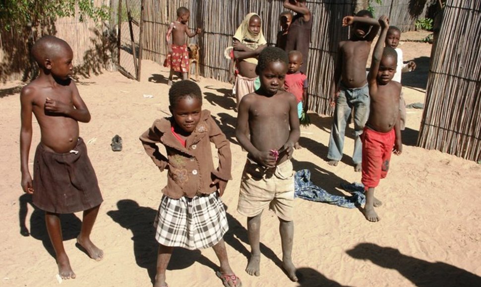 Vaikai Botsvanos kaimelyje