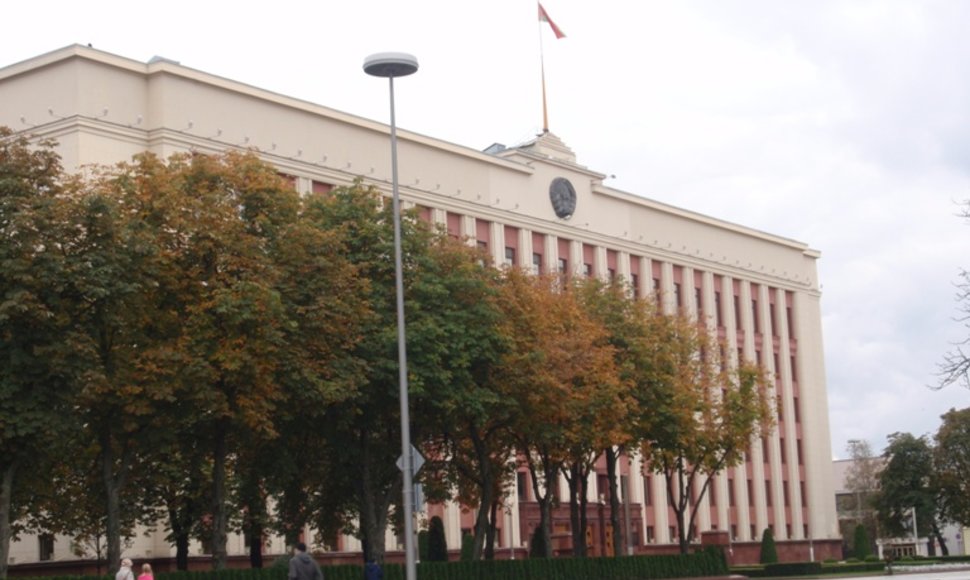 Kruopščiai saugoma A.Lukašenkos rezidencija, kurioje jis gyvena ir dirba