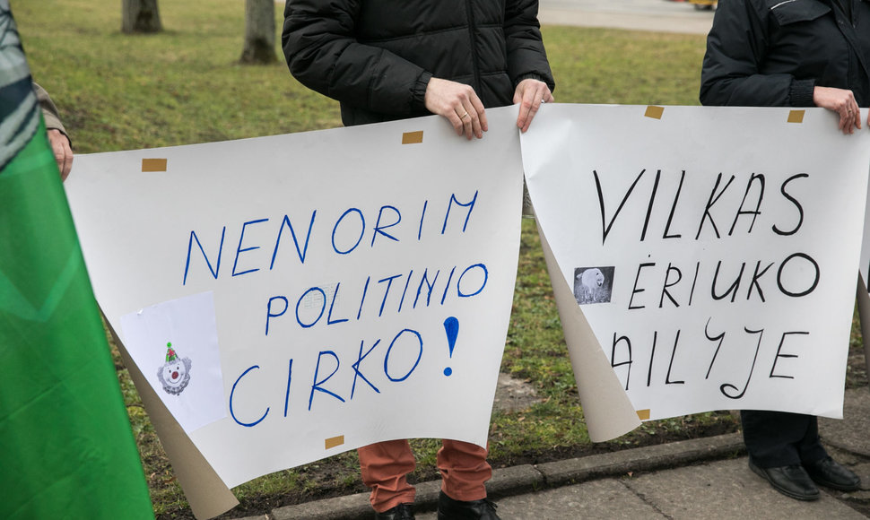 Protesto akciją prie Kalėjimų departamento