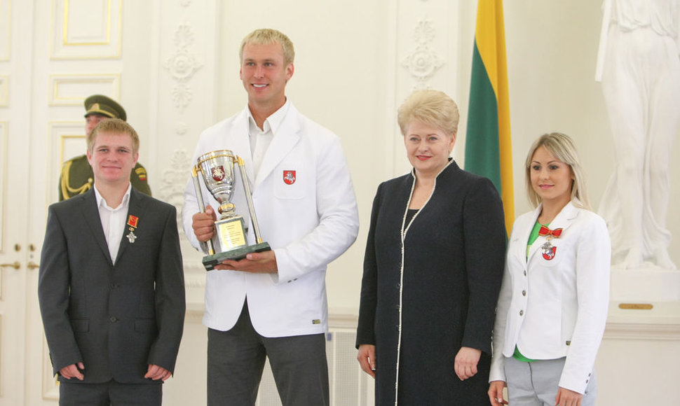 Prezidentė apdovanojo olimpiečius ir jų trenerius