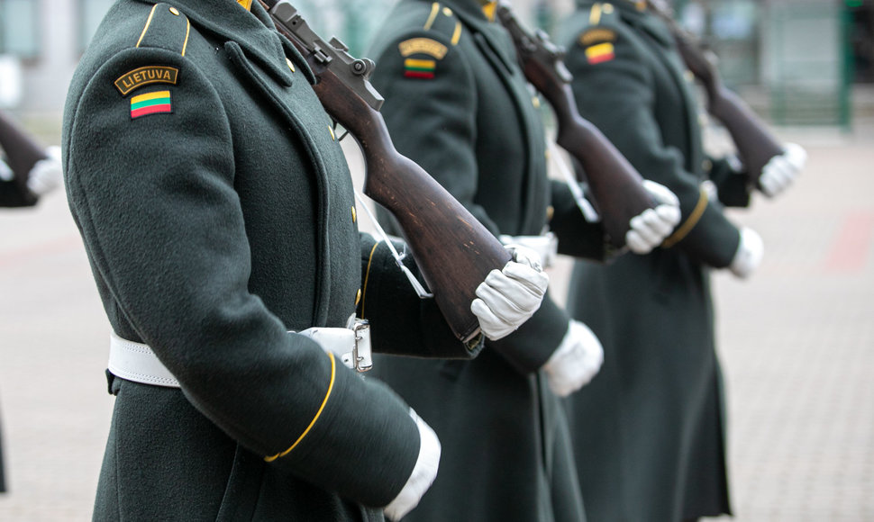 Lietuvos kariuomenės pajėgų vėliavų pakėlimo ceremonija Lietuvos didžiojo kunigaikščio Gedimino štabo batalione