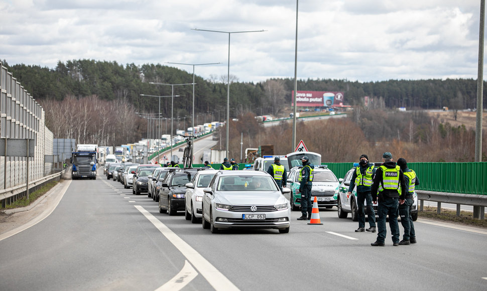 Policijos postas prie išvažiavimo iš Vilniaus