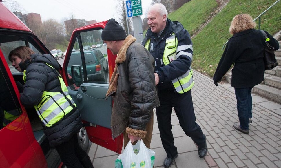 Kontrolieriai kasdien pagauna dešimtis važiuojančiųjų be bilieto