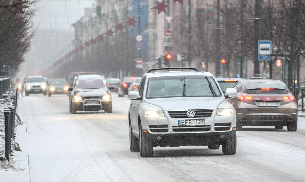 Ketvirtadienio rytą Vilniuje pradėjo snigti