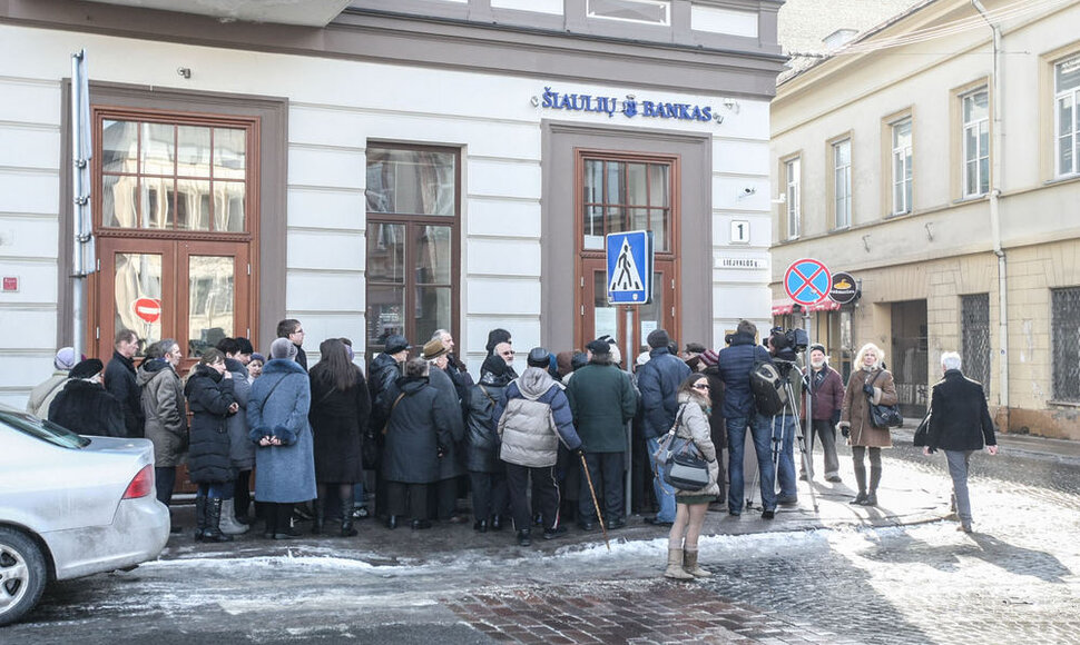Eilės prie &Scaron;iaulių banko Vilniuje