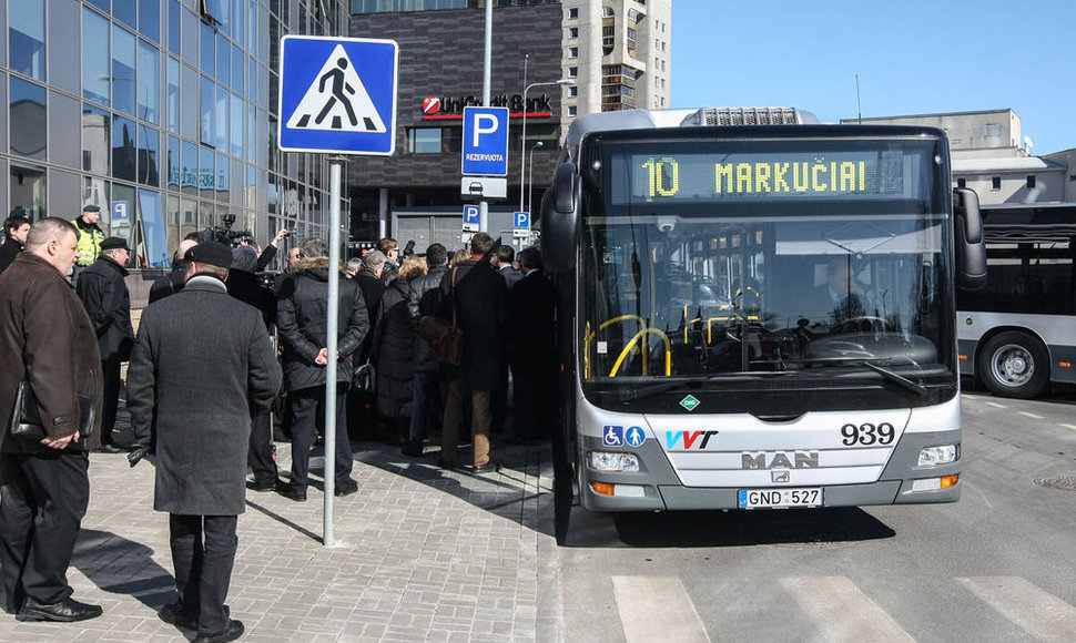 Naujieji autobusai jau važinėja sostinės gatvėmis