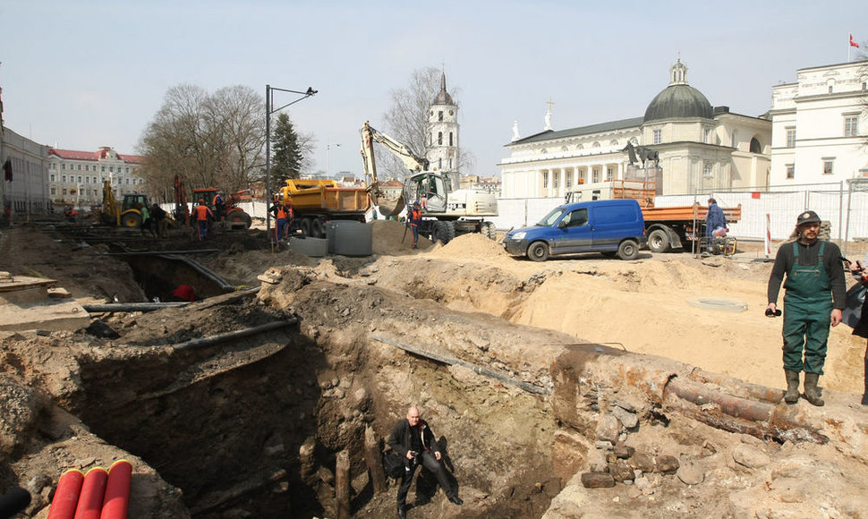 Archeologai tyrinėja rekonstruojamą Šventaragio gatvę.