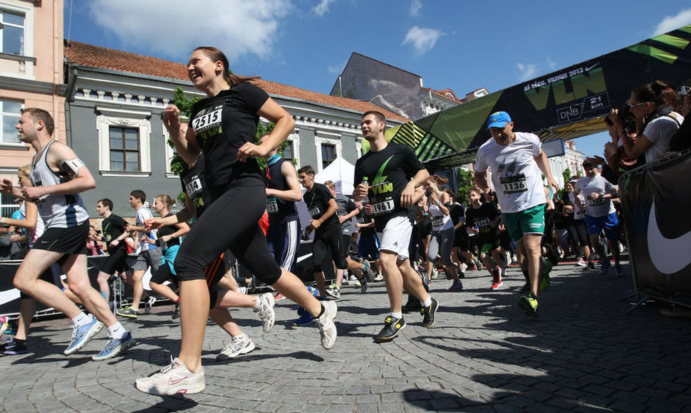 Vilniaus Senamiesčio gatvėse – minia bėgikų