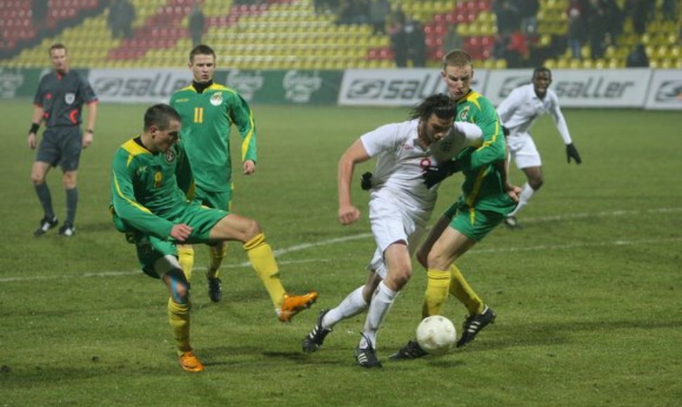 Lietuvos jaunimo U–21 futbolo rinktinės mačas su anglais