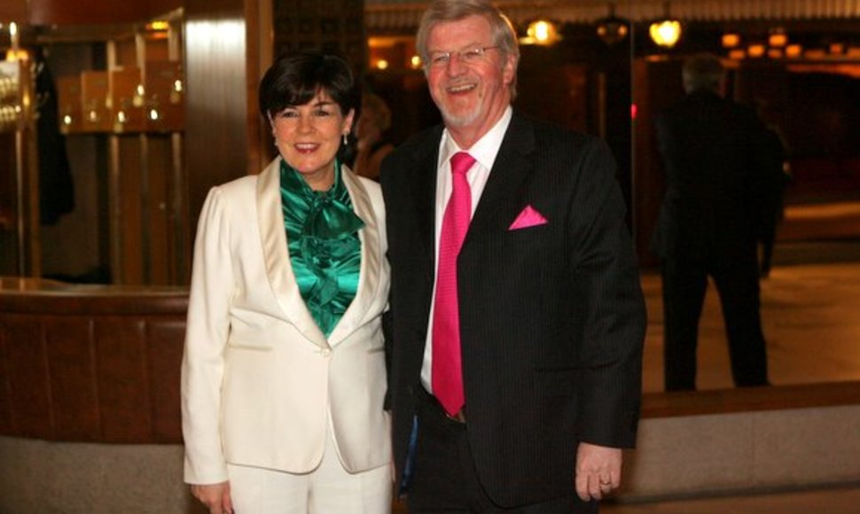 Airijos ambasadorius D.Denham'as su žmona Siobhan'a