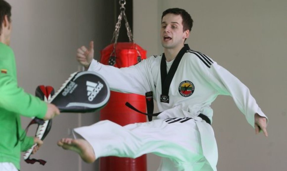 Taekwondo kovotojas Vitoldas Dzikevičius treniruotėje