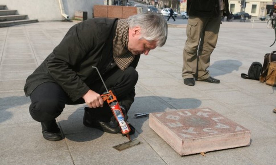 Pakeista  „Stebuklo“ plytelė