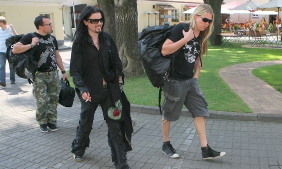 „Apocalyptica“ grupės nariai atvyko į viešbutį