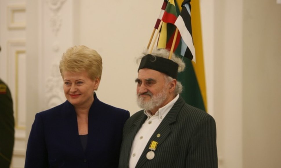 Lietuvos Respublikos Prezidentė apdovanoja Leoną Kerosierių