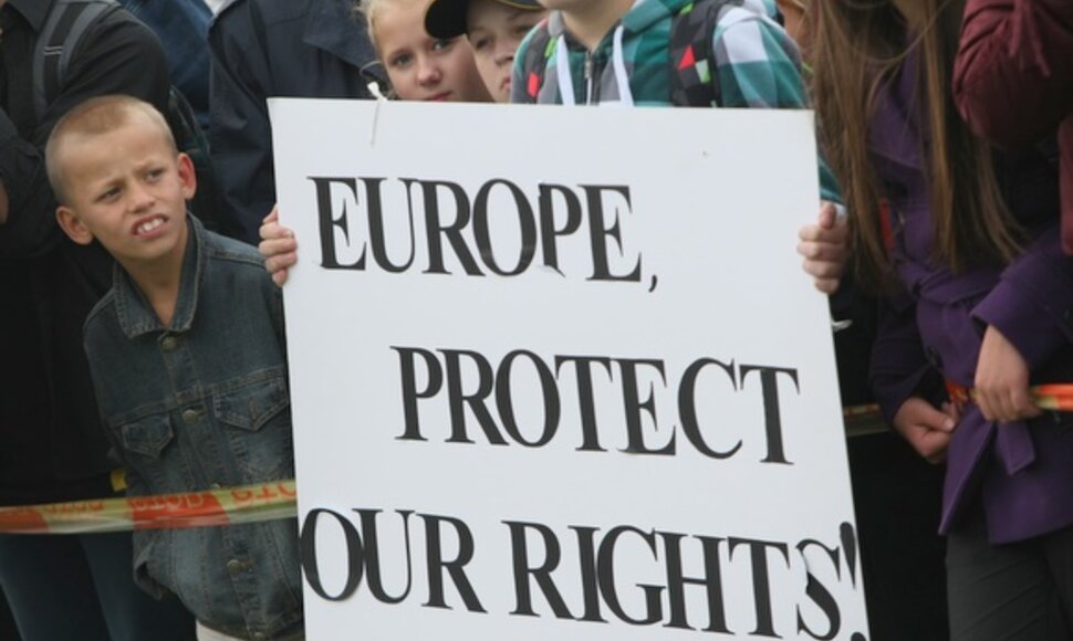 Lenkų protesto mitingas prie Lietuvos respublikos Seimo