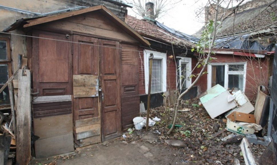 Šis apleistas namas Trakų gatvėje turėtų tapti deklaravimo vieta Vilniuje neregistruotiems vilniečiams.