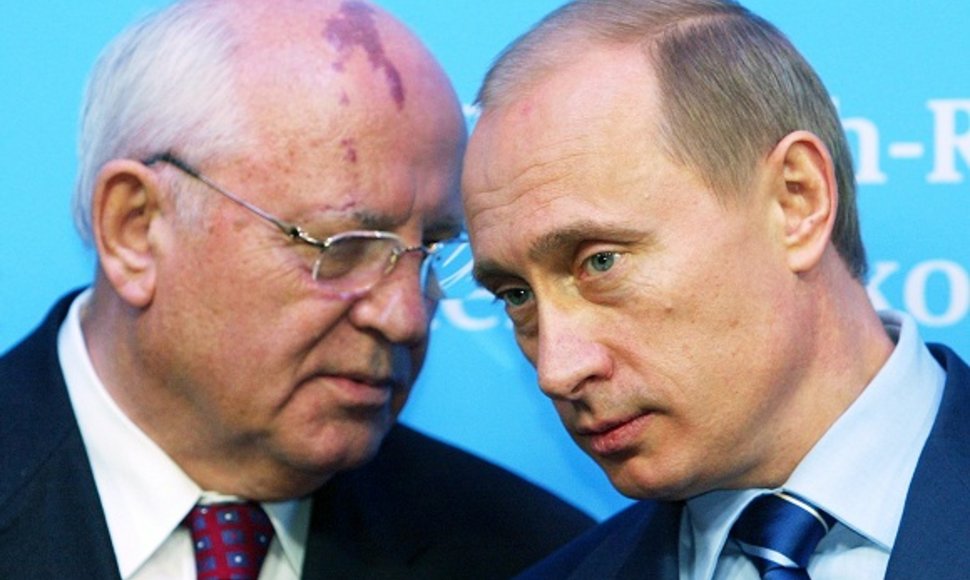 Buvęs Sovietų Sąjungos lyderis Michailas Gorbačiovas su Rusijos premjeru Vladimiru Putinu