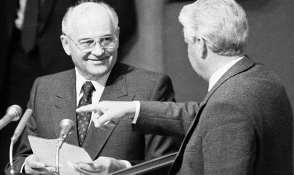 Michailas Gorbačiovas su Borisu Jelcinu
