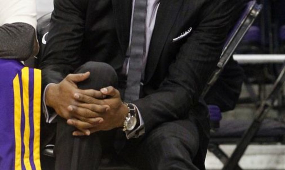 Kobe Bryantas kenčia nuo blauzdos uždegimo.