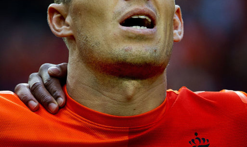 Arjenas Robbenas ragina komandos draugus išvien kautis dėl paskutinio šanso Europos čempionate.