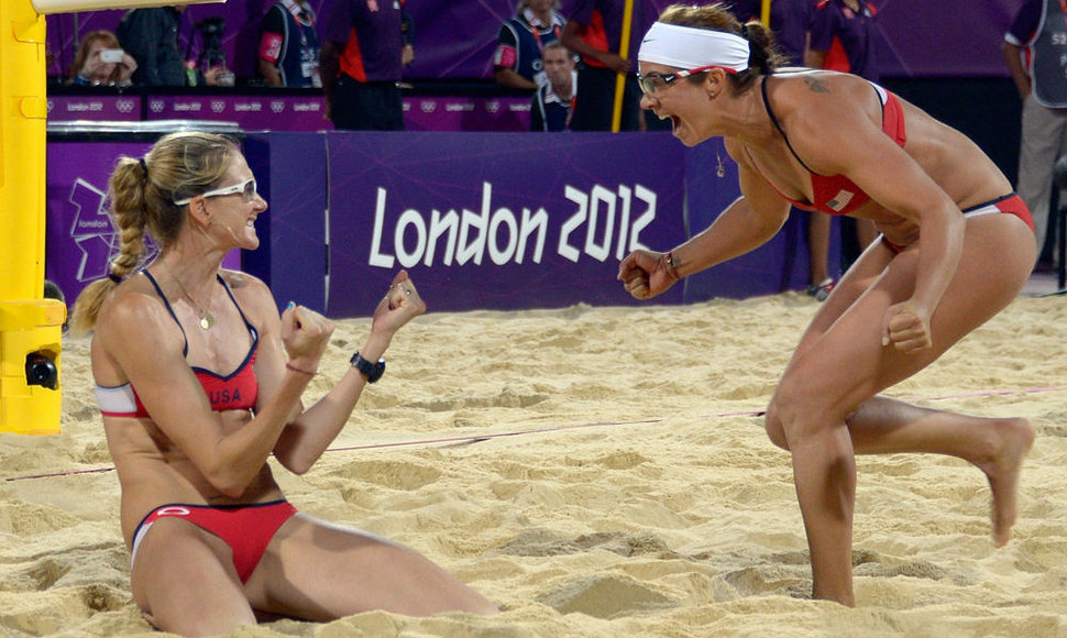 Triskart iš eilės olimpinės čempionės amerikietės Misty May-Treanor ir Kerri Walsh Jennings.