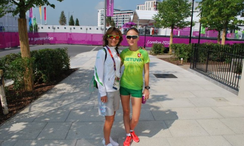 Kristina Saltanovič ir Brigita Virbalytė-Dimšienė olimpiniame kaimelyje.