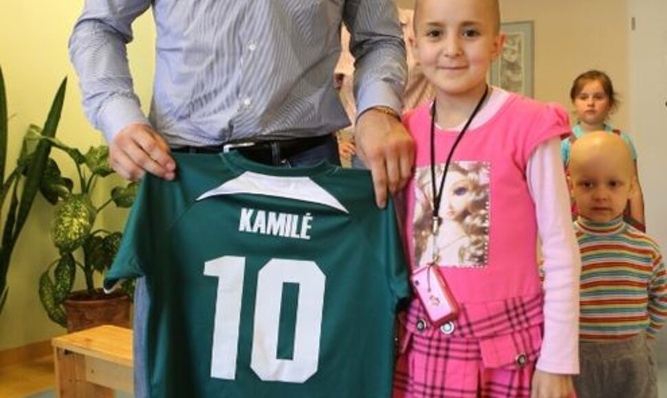 Aleksandras Kazakevičius aplankė vėžiu sergančius vaikus